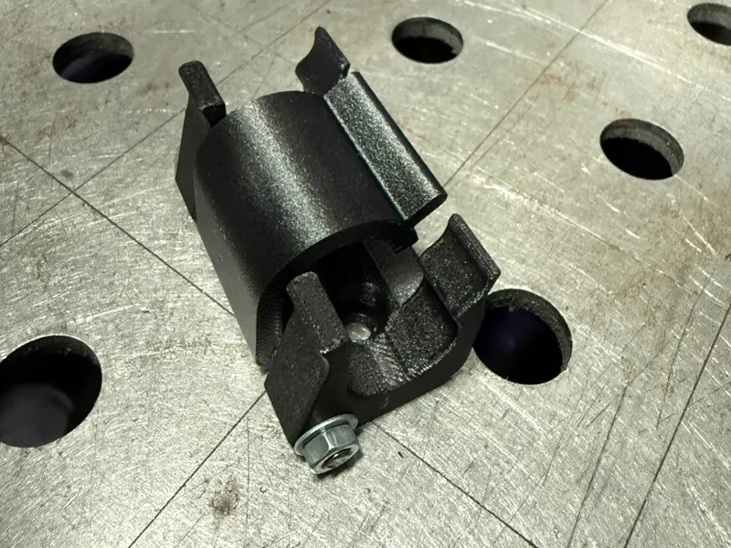 wall retaining clip for 16mm rod