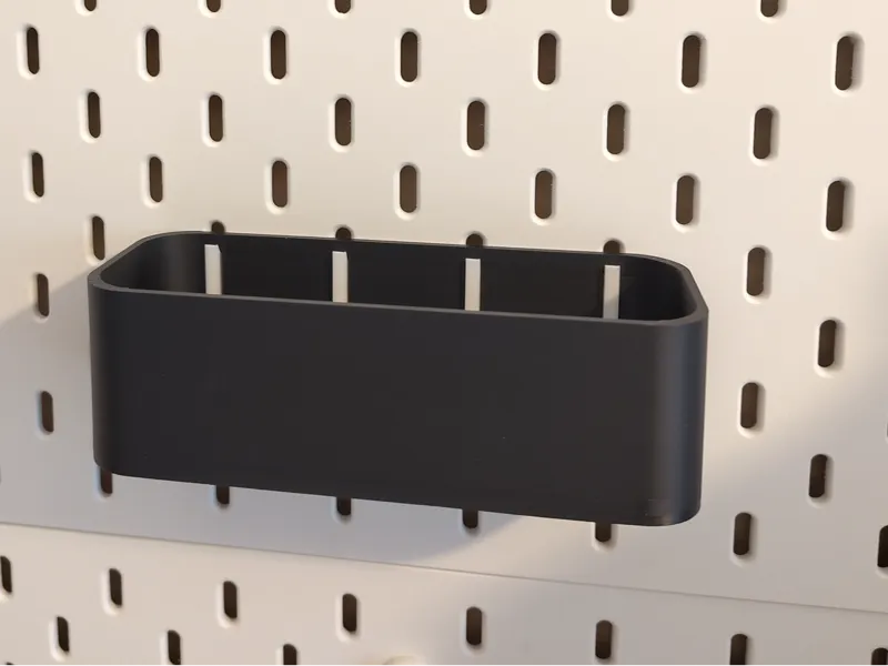 Skadis tray with universal peg