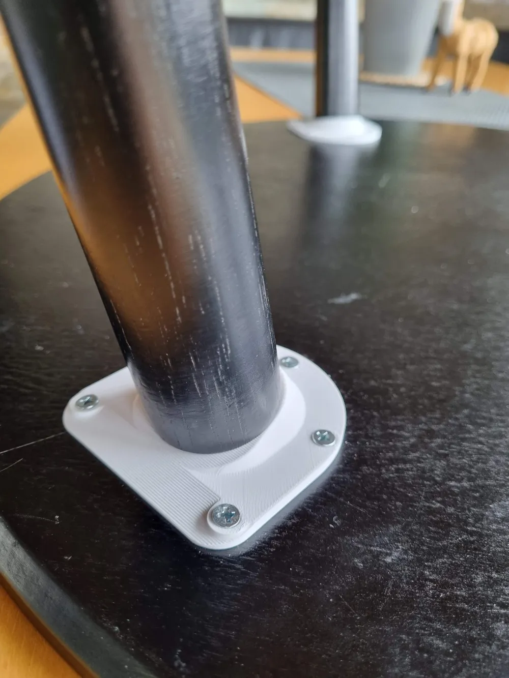 Table leg holder by Lumi666 MakerWorld