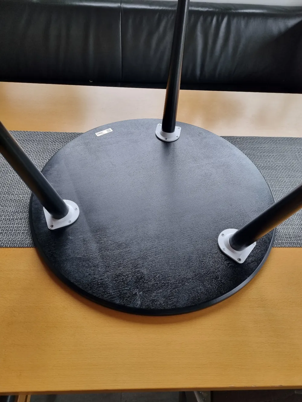 Table leg holder by Lumi666 MakerWorld