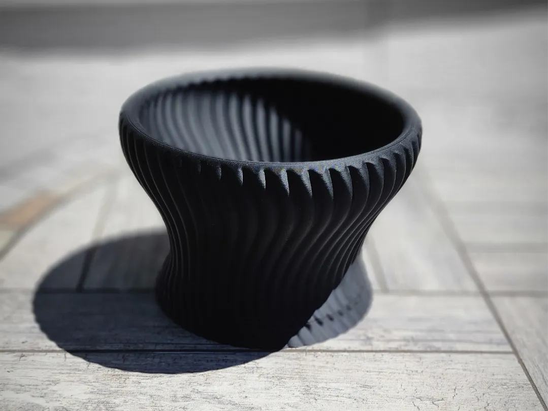 Spiral Fluted Planter with Drip Tray - Free 3D Print Model - MakerWorld