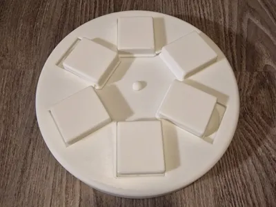 Pet brain game with treats - Easy.
