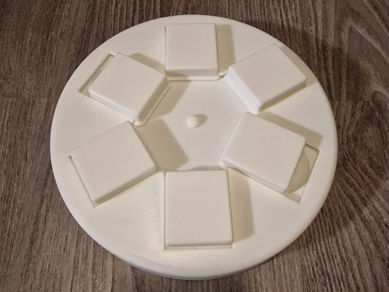 Pet brain game with treats - Easy.