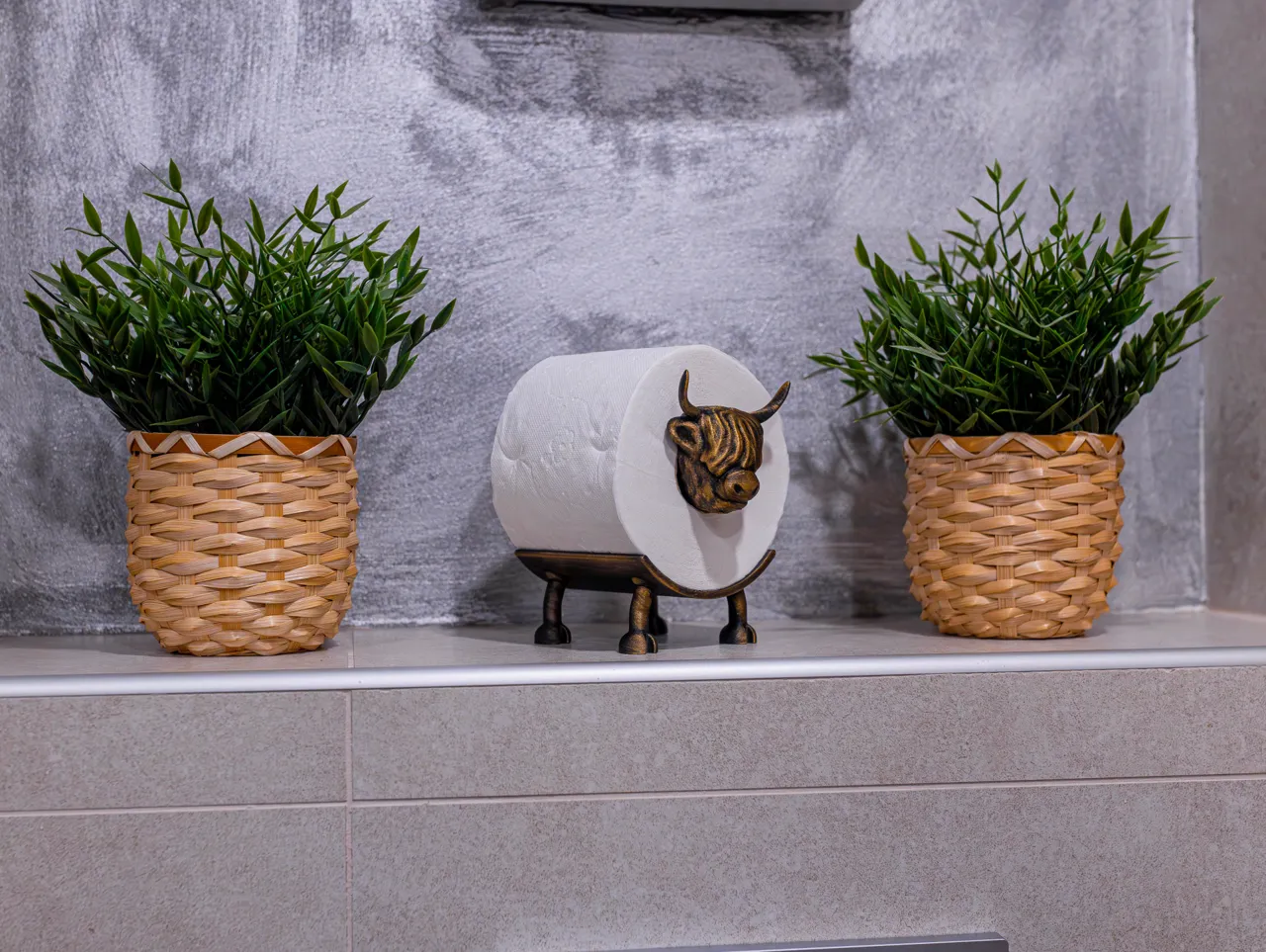 Stylish Highland Cow - Toilet paper holder view 3