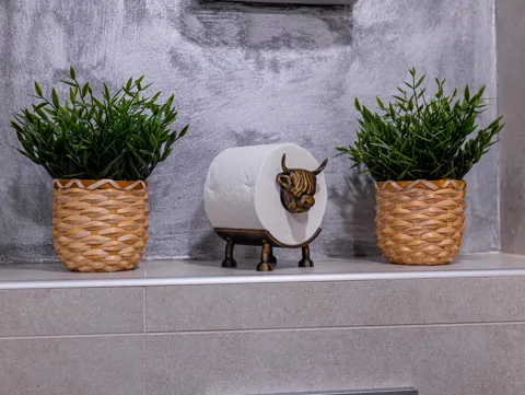 Stylish Highland Cow - Toilet paper holder view 3