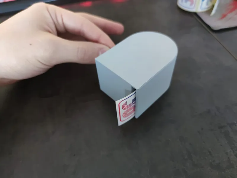 StickerDispenser 40x40mm Stickers on 50mm roll