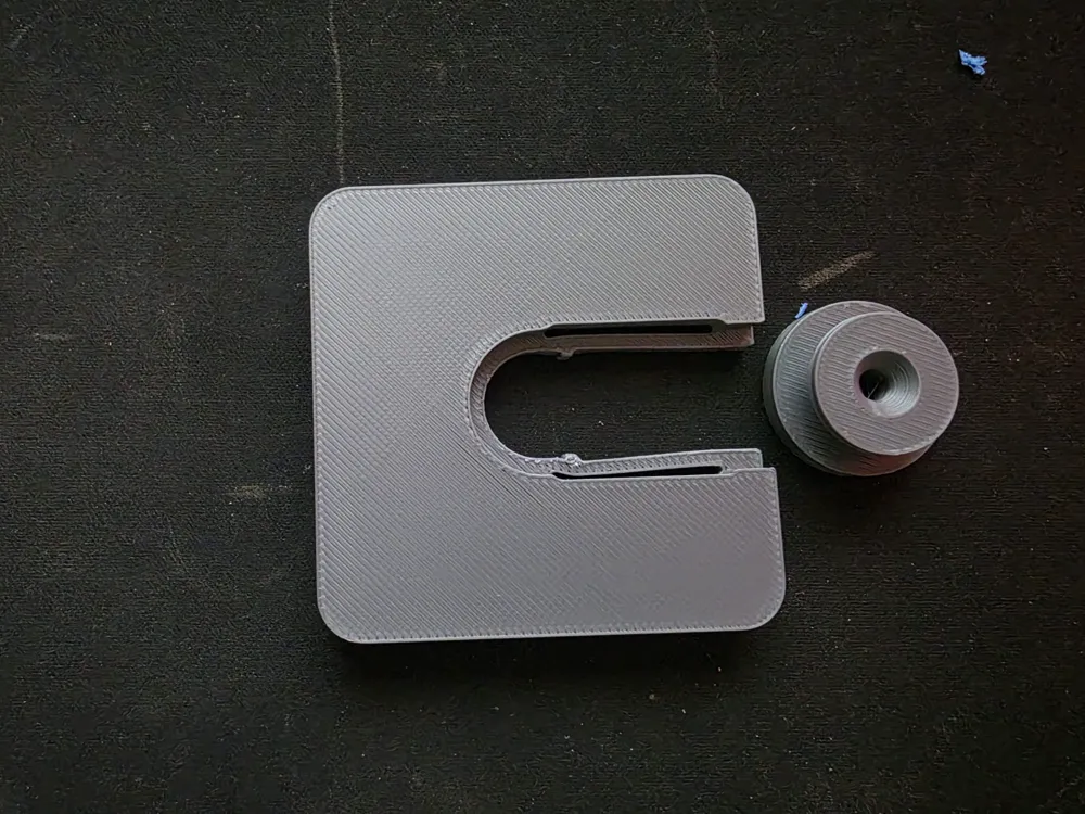 Soporte: Hidden Quick Release License Plate Mount. Referencia del modelo original.