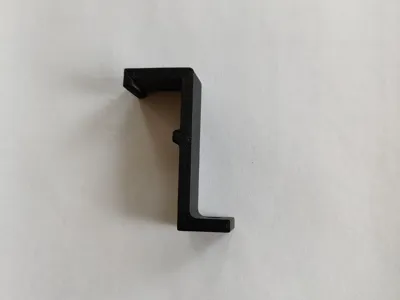 Clip fastening for 20 x 20 mm profile to wall