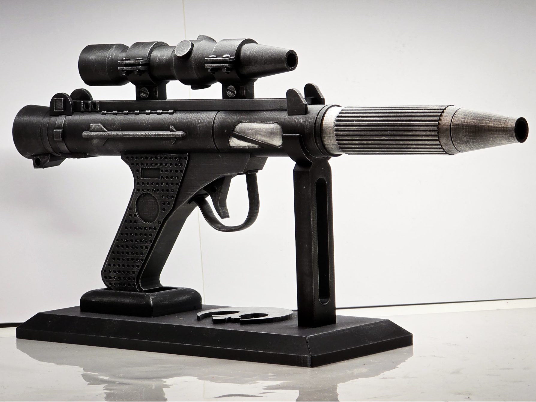 DH-17 blaster pistol - Star Wars