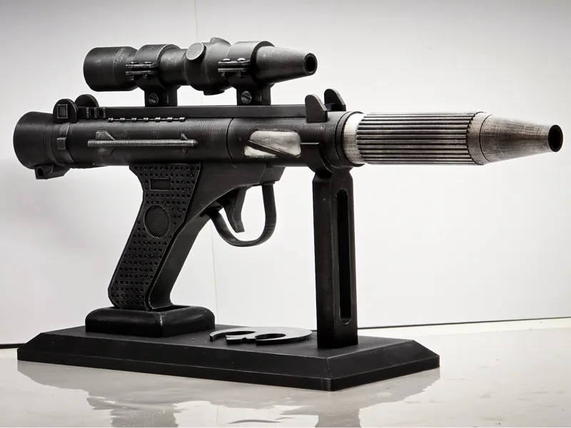 DH-17 blaster pistol - Star Wars