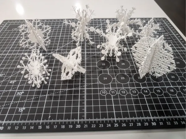 Lot de 8 flocons de neige décoratifs