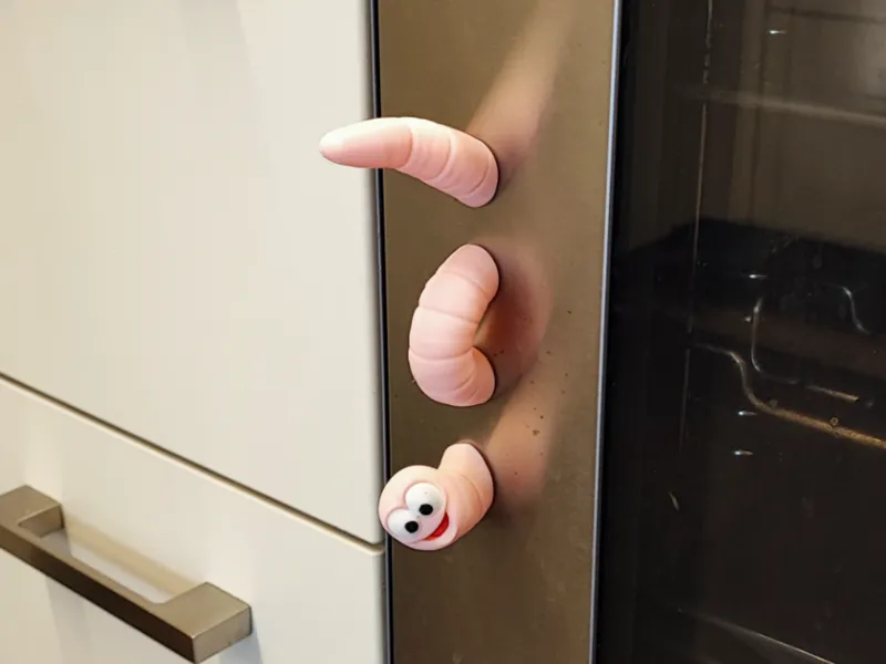 Wormy - cute worm - V2 with hole for 4x2 Neodym