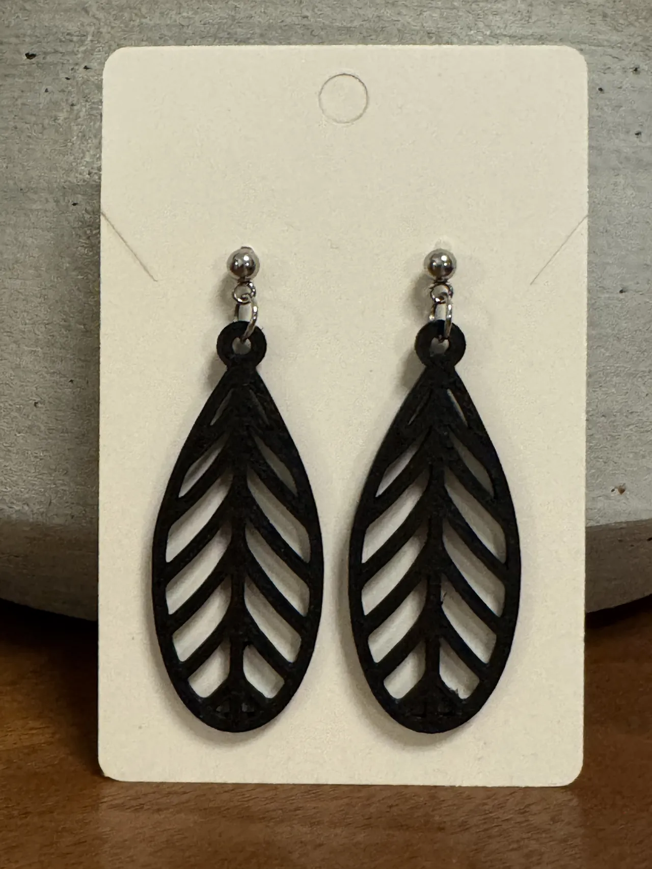 5 cm Leaf Earrings – Nature Inspired Design view 2