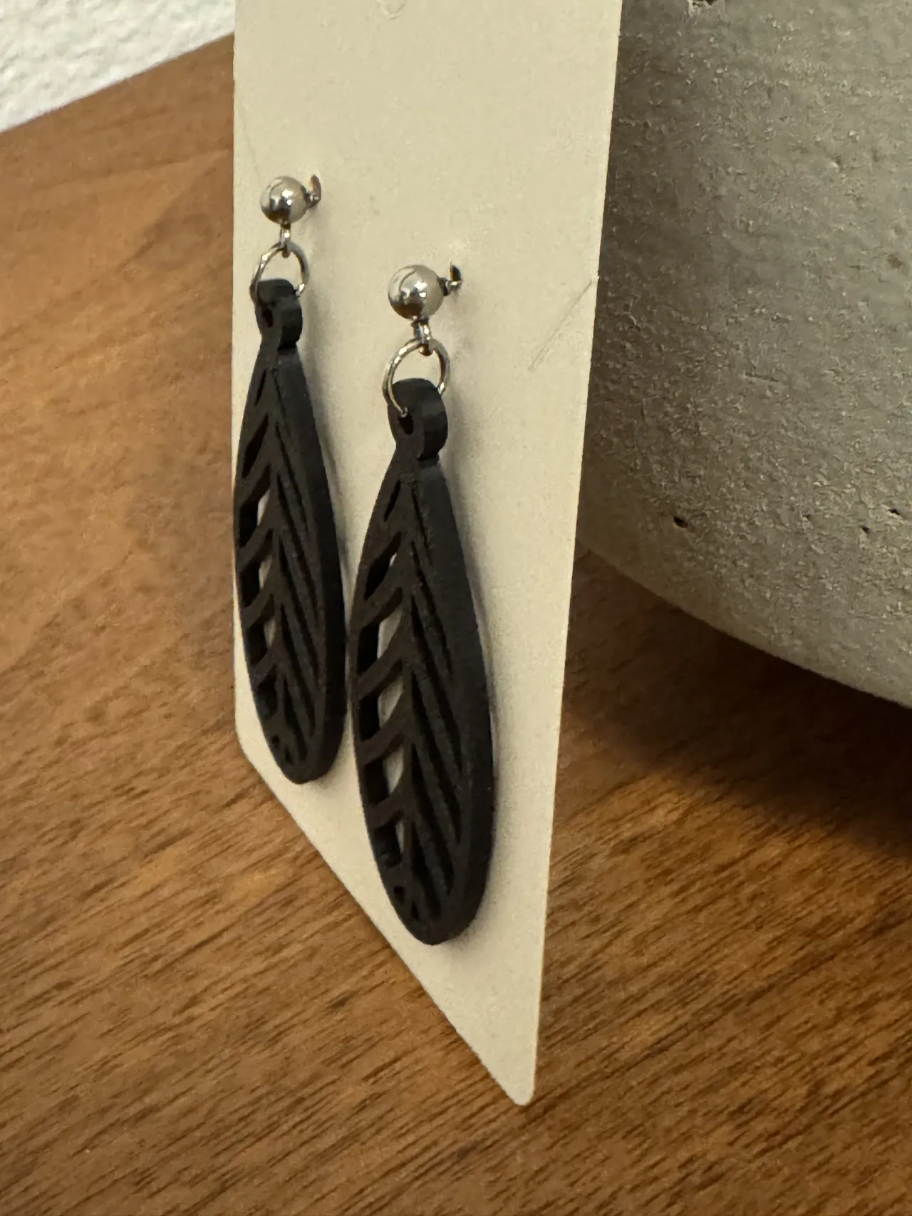 5 cm Leaf Earrings – Nature Inspired Design view 3
