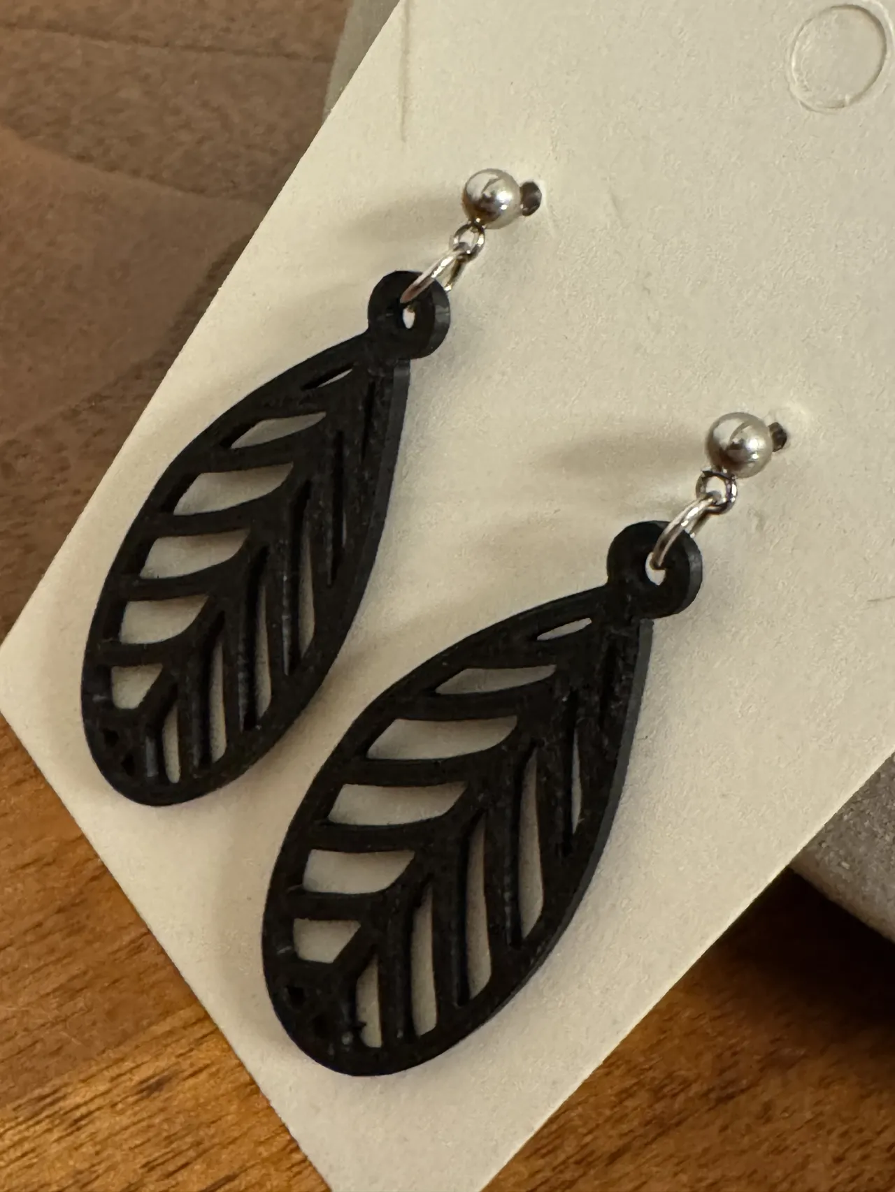 5 cm Leaf Earrings – Nature Inspired Design view 4