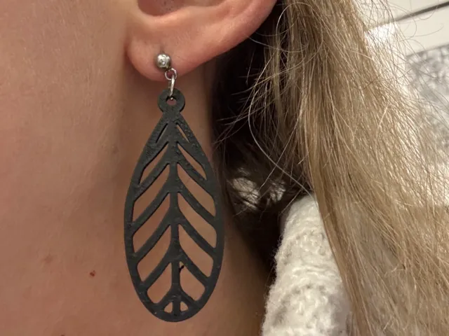 5 cm Leaf Earrings – Nature Inspired Design