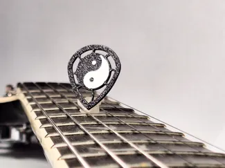 Yin-Yang Guitar-Pick
