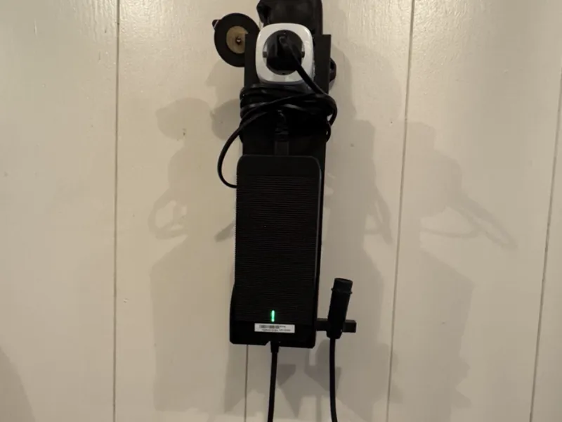Electric bike charger mount Qwic