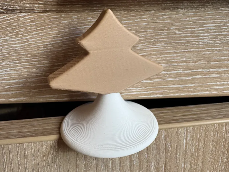 Zierlicher Christbaum