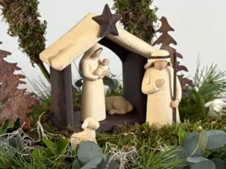 Minimalist Nativity Scene – Compact Christmas Crib
