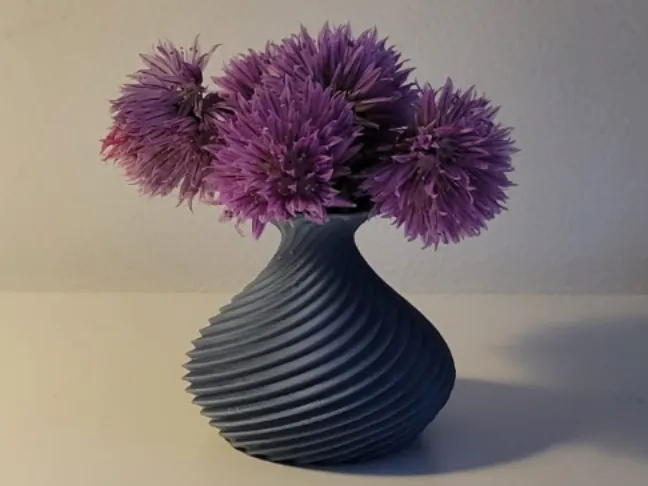 Vase - Twisting spiral pattern
