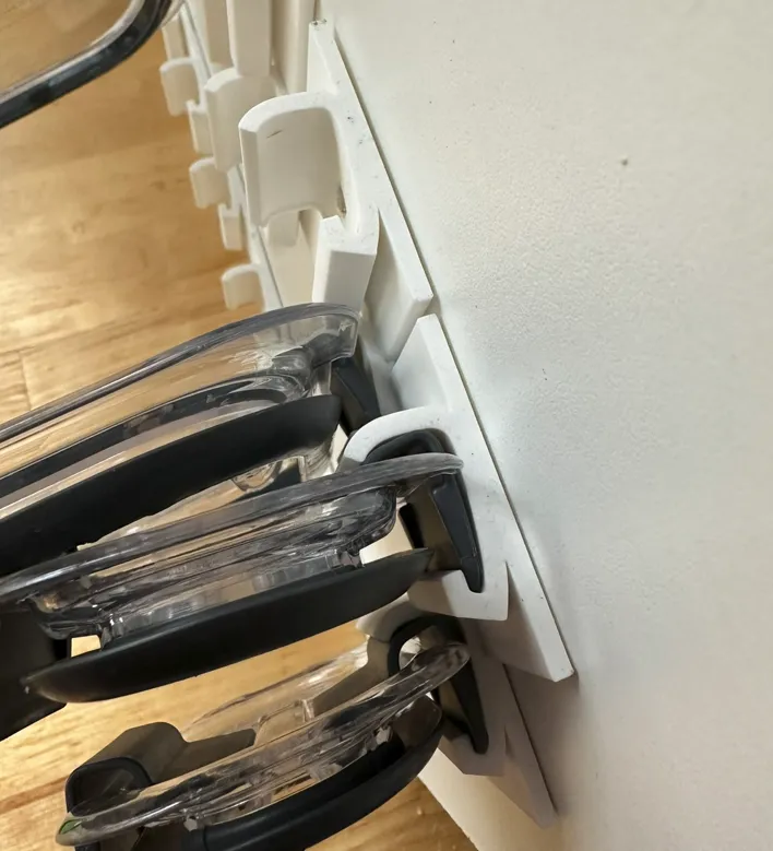 Tupperwear Lid Holder
