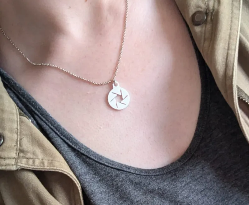 Quick Print Minimalistic Aperture Token/Pendent