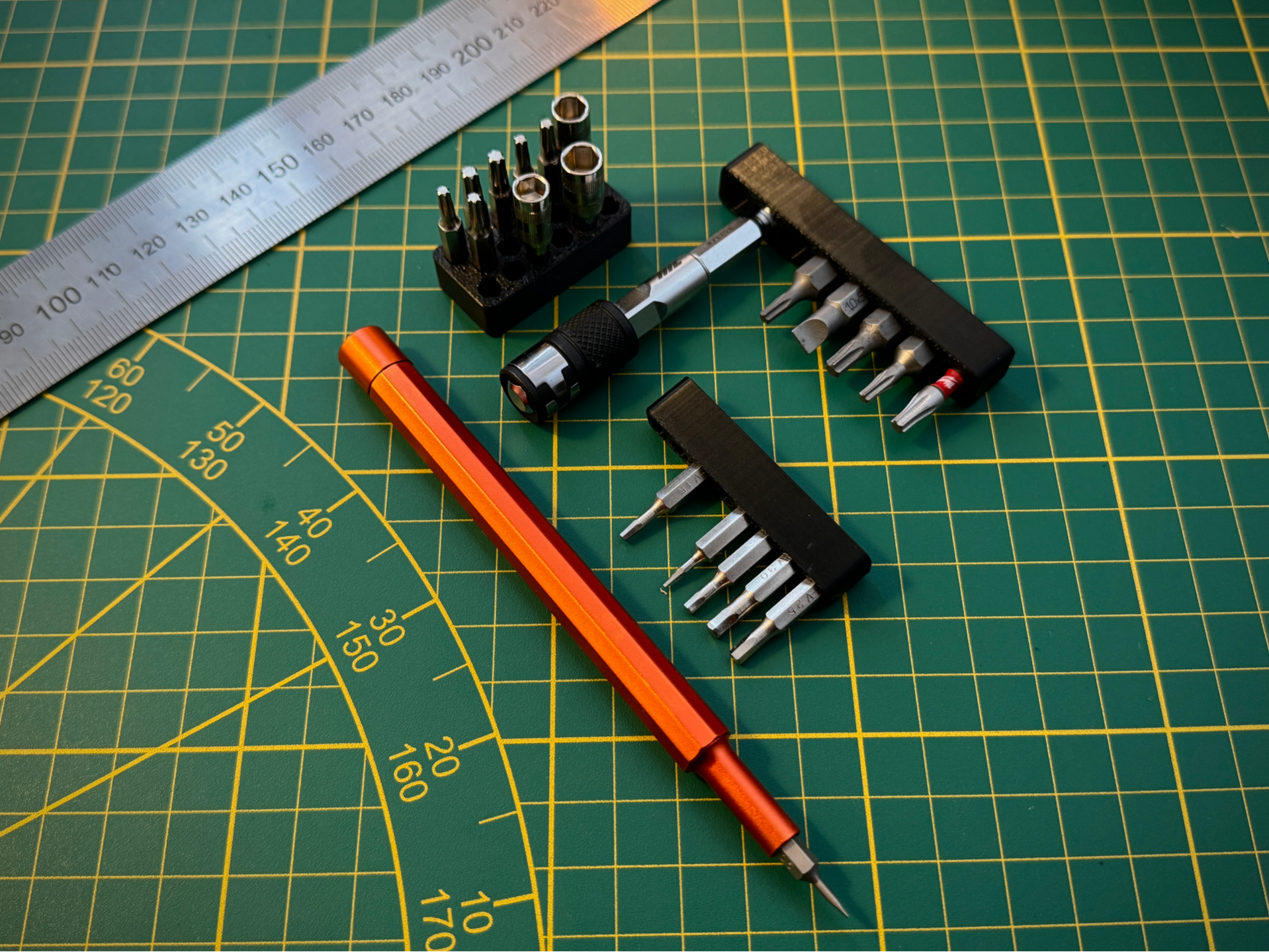 Parametric hex bit holder (both 4mm and 1/4")