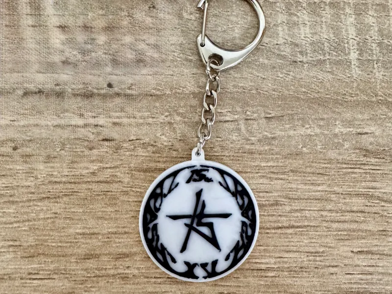 TRASH 15th band keychain 