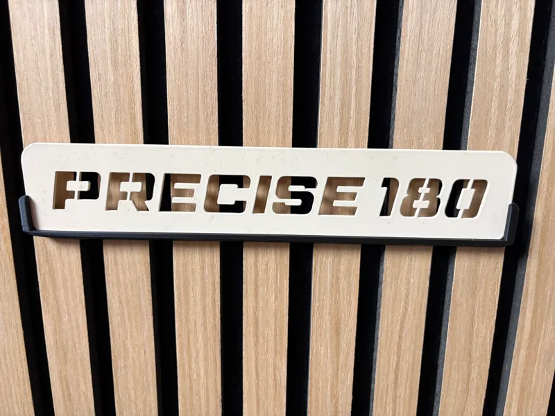 Precise180 Schild Halter Akustikpaneele