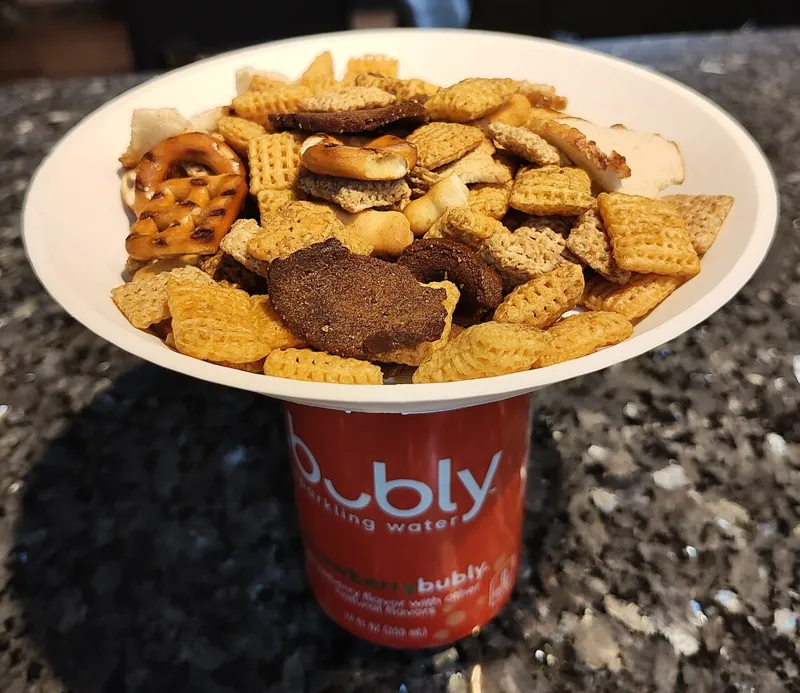 Snack Plate topper for cans