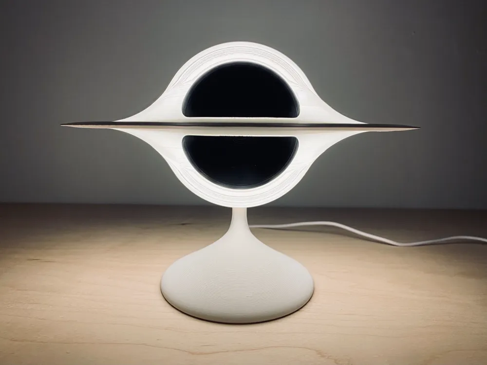 Accesorio de iluminación decorativa: Black Hole Lamp. Referencia del modelo original.