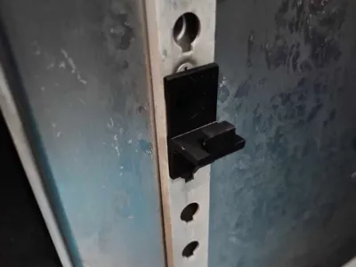 Refrigerator keyhole Wire shelf bracket