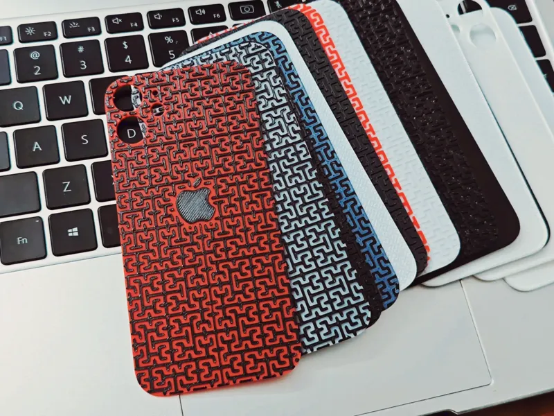 具有4种风格的iPhone12mini后盖 