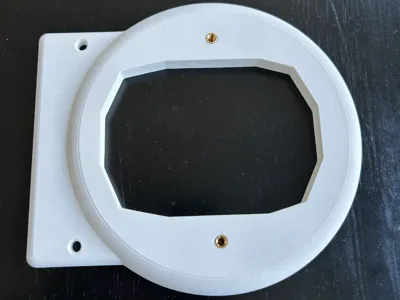 Offset smoke detector mounting plate