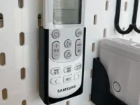 Support Skadis pour télécommande de climatisation Samsung — photo 2