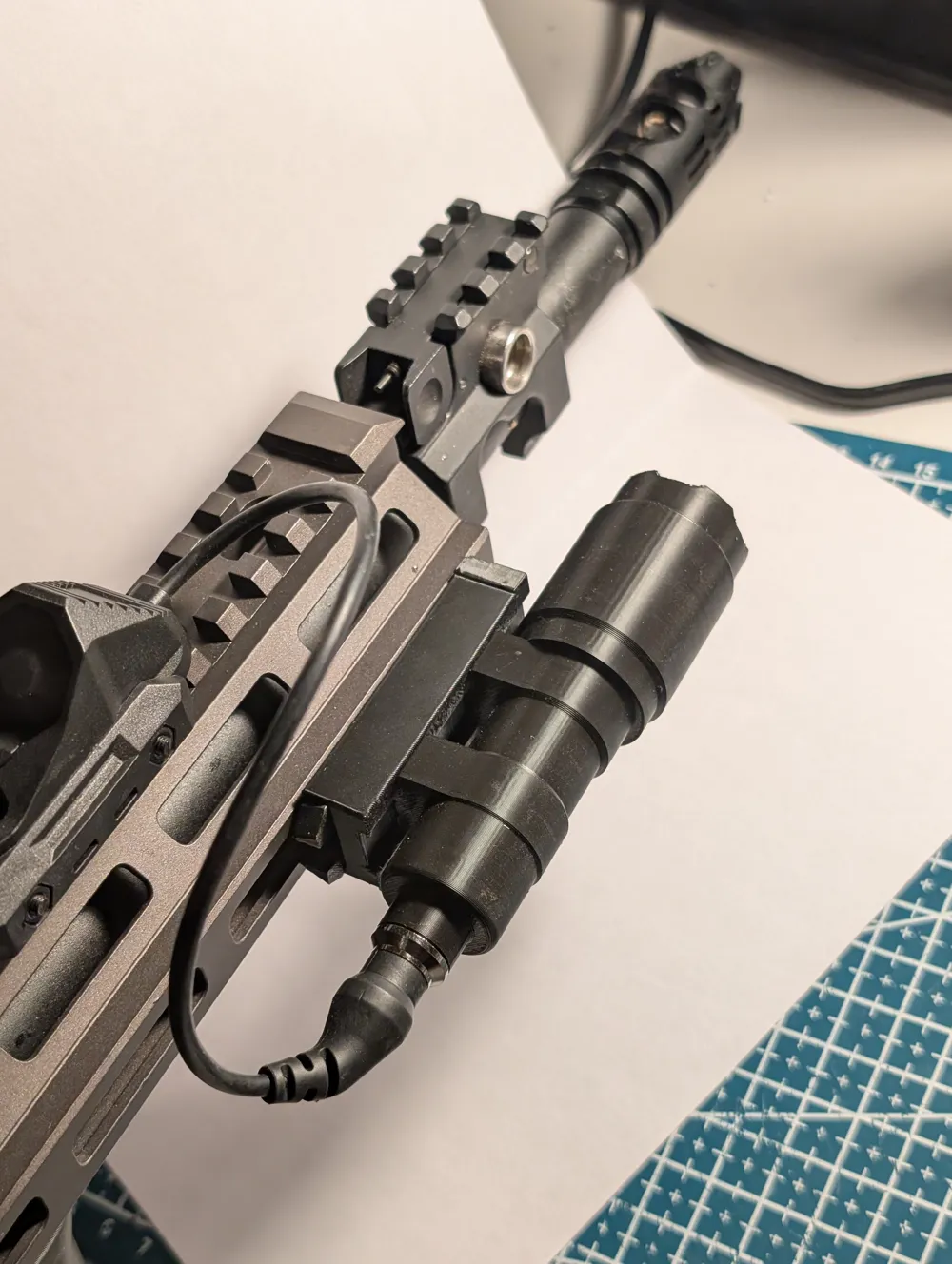 Detachable M-LOK M300 Adapter & Dummy Flashlight - Free 3D Print Model ...