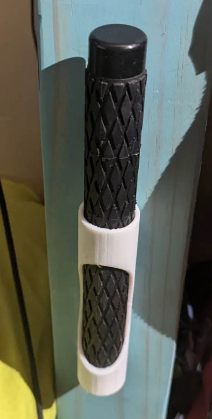 Retractable Knee Disintegrator (Baton) Holder