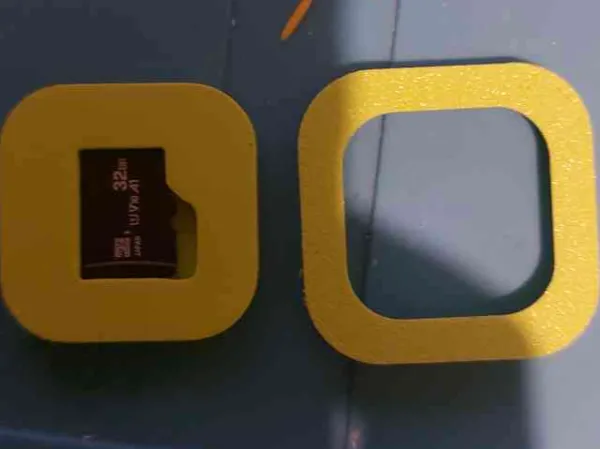 Boîtier carte microSD avec étiquette