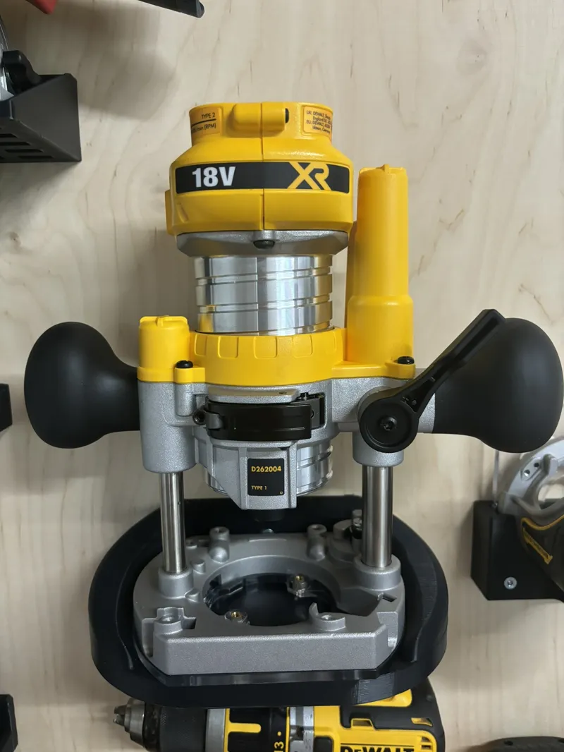 Halter für Dewalt Kombifräse DCW604NT