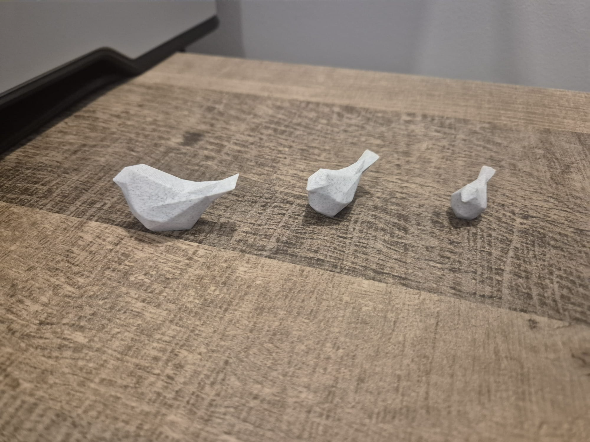 Low Poly Sparrow bird sculpture
