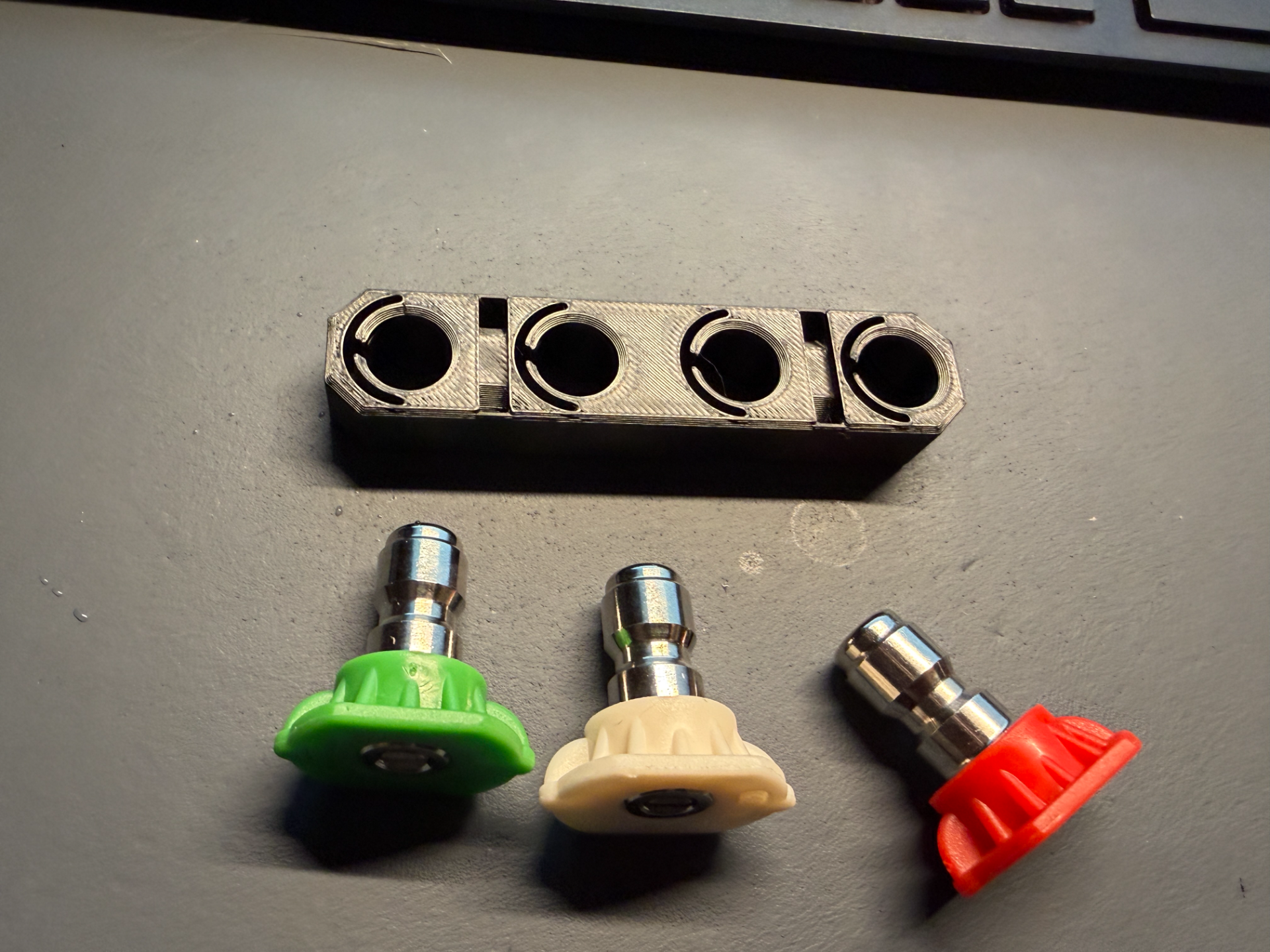 Miniatura 1 do modelo 3D 1/4快接高压水枪喷嘴收纳器