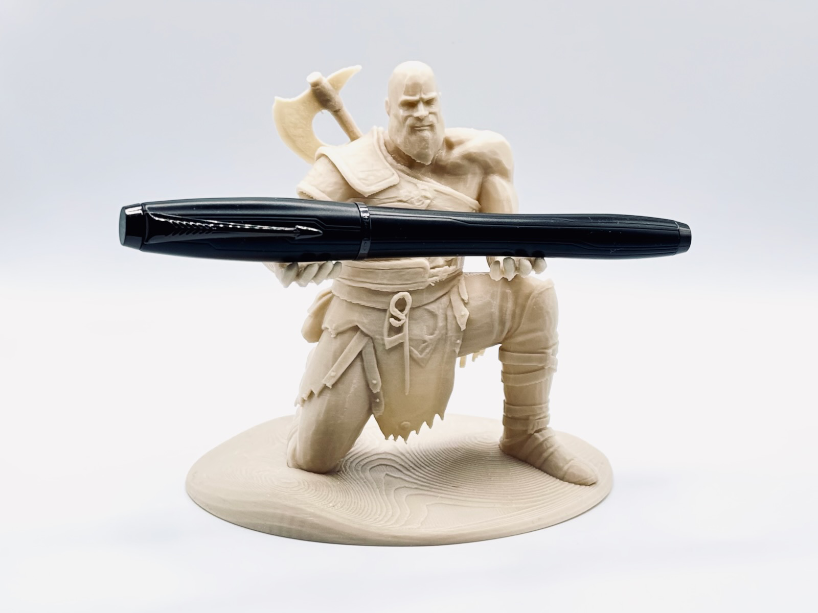 God of War - Kratos pen, glasses, knfie stand