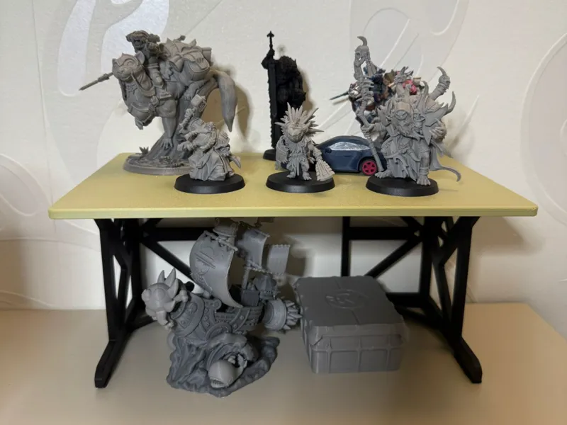 Mini shelf for desk