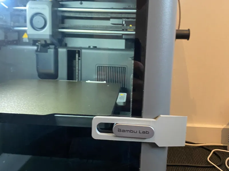 Bed scraper on door handle