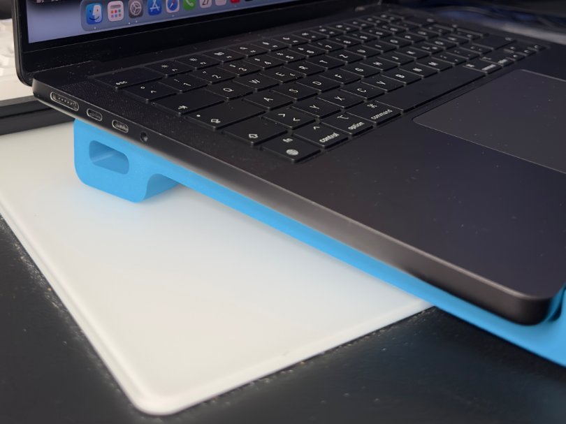 Minimal Laptop Stand – Universal Desktop Riser