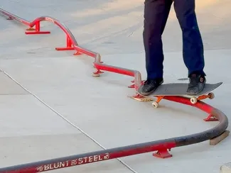 Curved rail (Fingerboard)