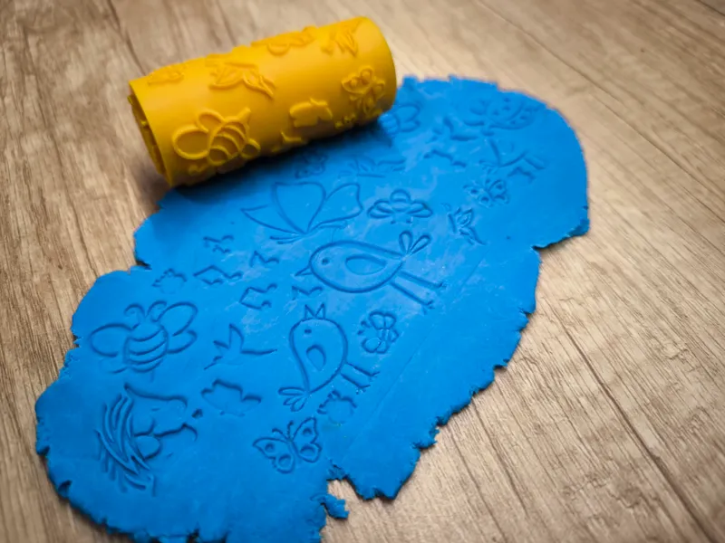 Spring playdoh roller