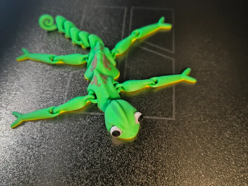 Articulated flexi Chameleon named Rosco