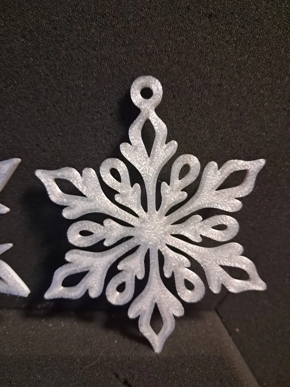 Christmas ornament snowflakes by SliQ MakerWorld: Download Free 3D Models
